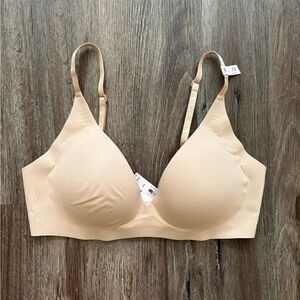 Victoria’s Secret Wireless Push Up Bra M Nude Seamless T-Shirt Comfort NWT